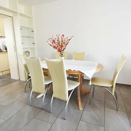 Zeitwohnen Im Schoenem Haus Mit Grosser Terrasse In Koeln-Rath-3