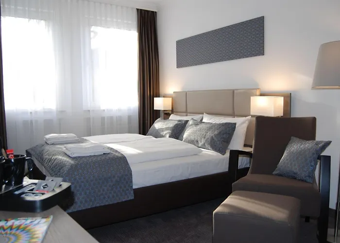 Hotel mit Tennis: Dom Hotel Am Roemerbrunnen